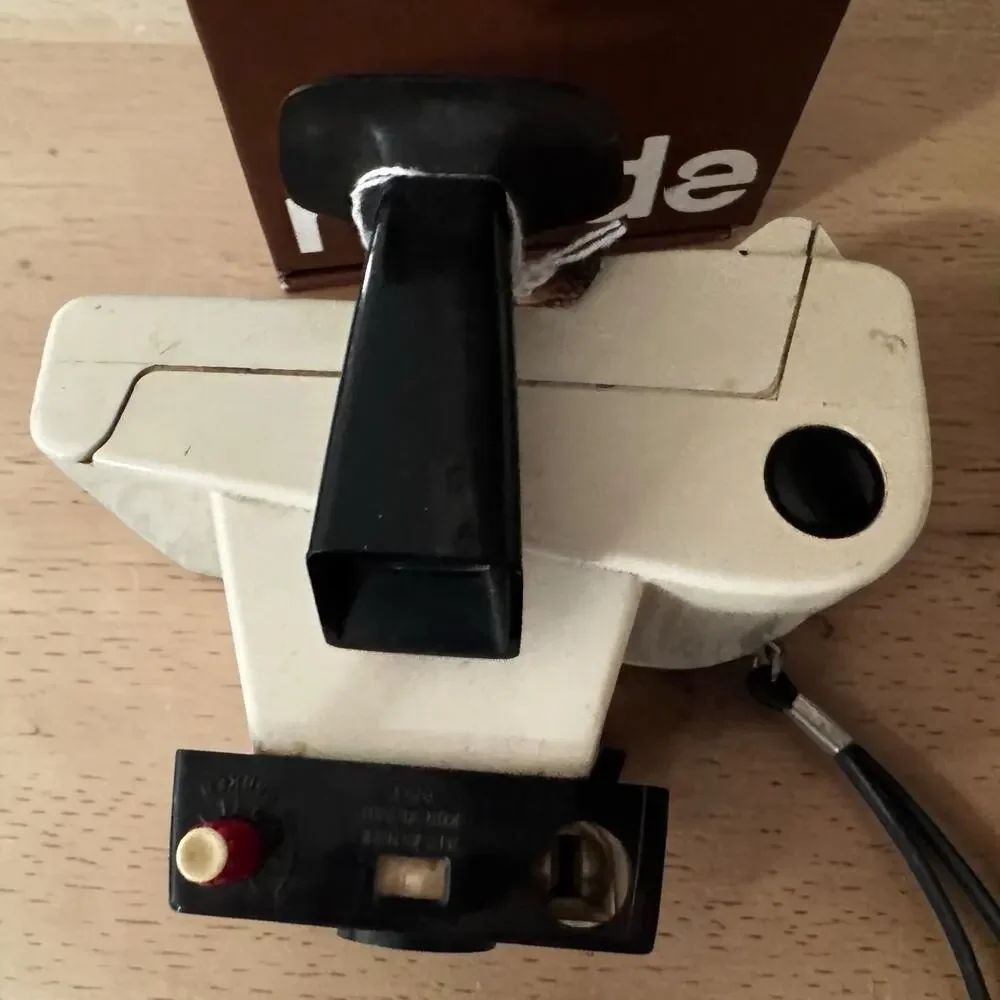 Vintage 1960s Polaroid Swinger Model 20 Land Camera Instant Film Cream Black Mod